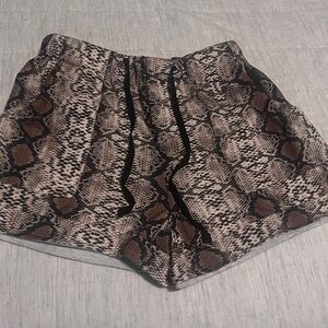 Snake Print Elastic Waisted Shorts size L NWOT